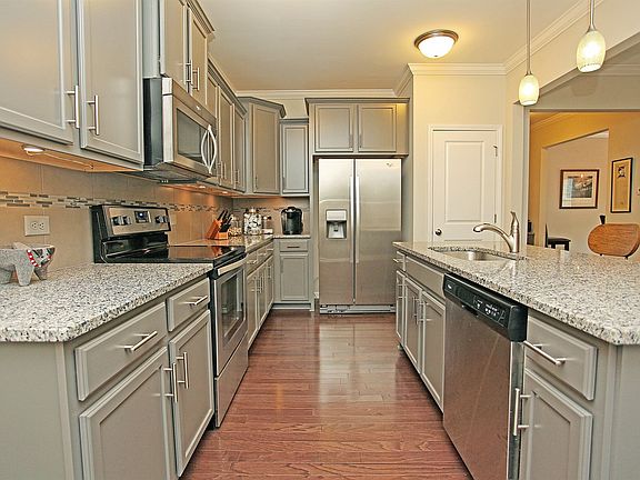 5th image of 901 Summerlake Dr