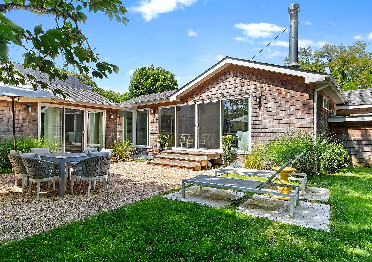 Newly-Renovated Southampton Cottage — Photo 2