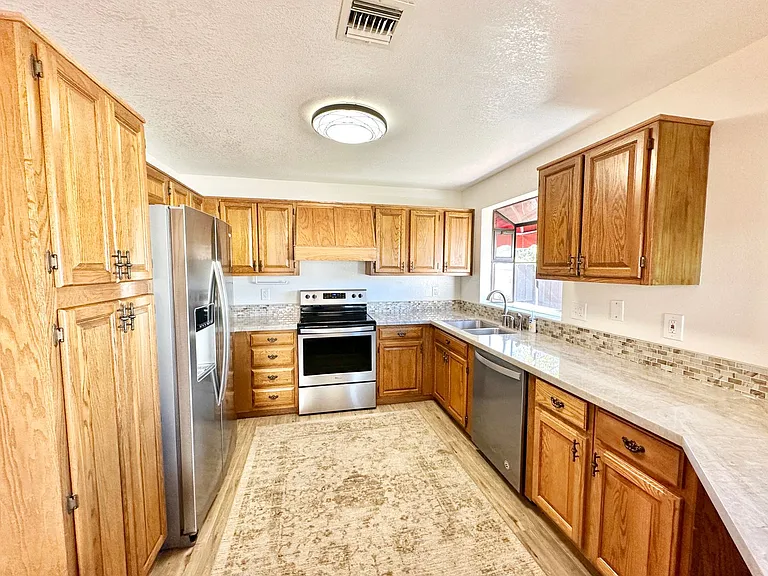 1732 Woodbrook Ln — Photo 10