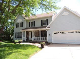 3746 Deer Springs Dr, Bettendorf, IA