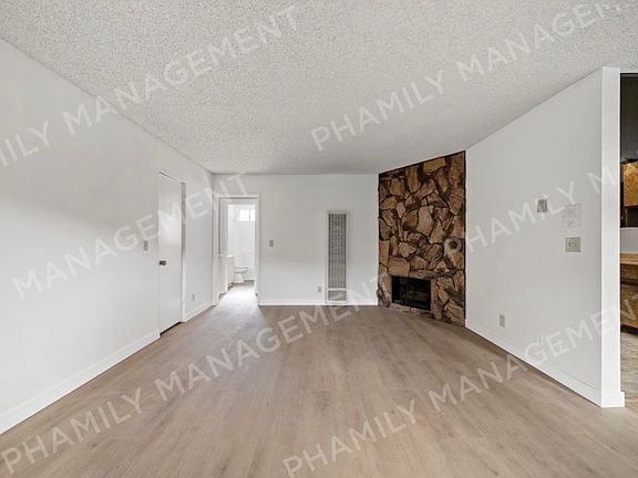 3rd image of 11575 Moorpark St APT 103