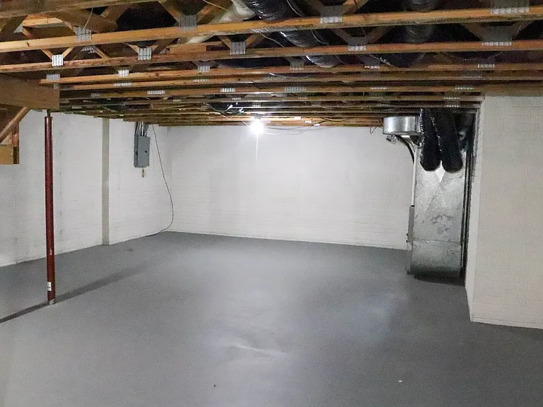 302 Wrexham Ln — Photo 12