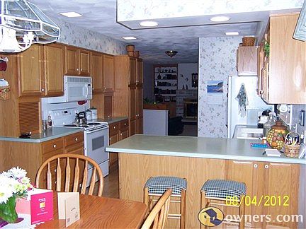 kitchen from dining area - family room back