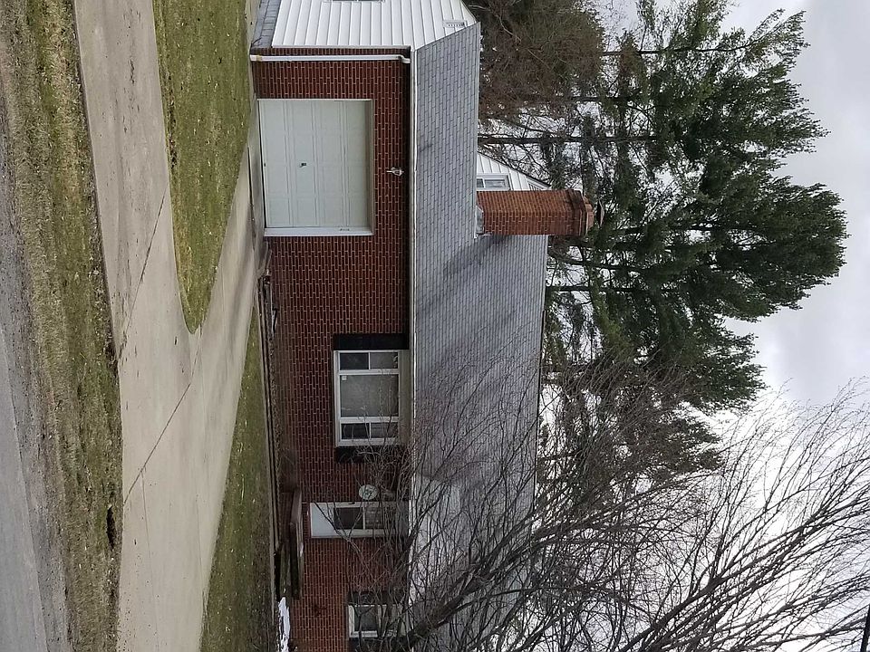 2nd image of 485 Niles Cortland Rd NE