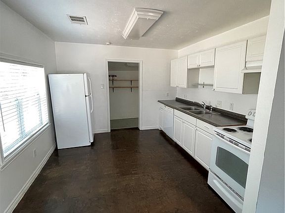 2nd image of 204 Davis St