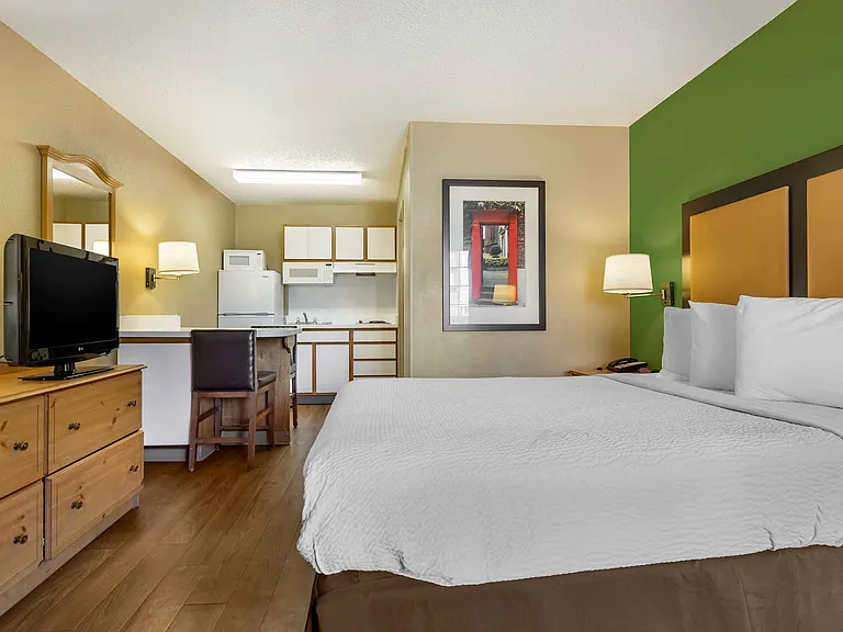 Studio Suite - 1 Queen Bed
