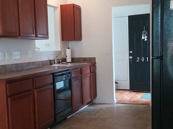 Kitchen w/pass-thru