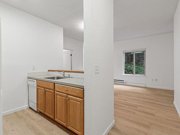 2nd image of 1202 E Pine St Unit 205