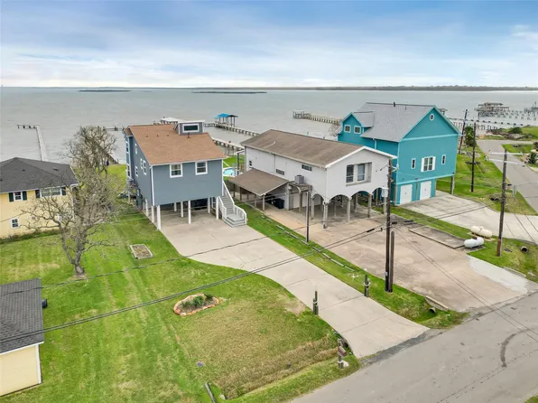 1547 John St, San Leon, TX 77539