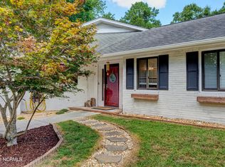 216 Hickory Ln, Hampstead, NC 28443