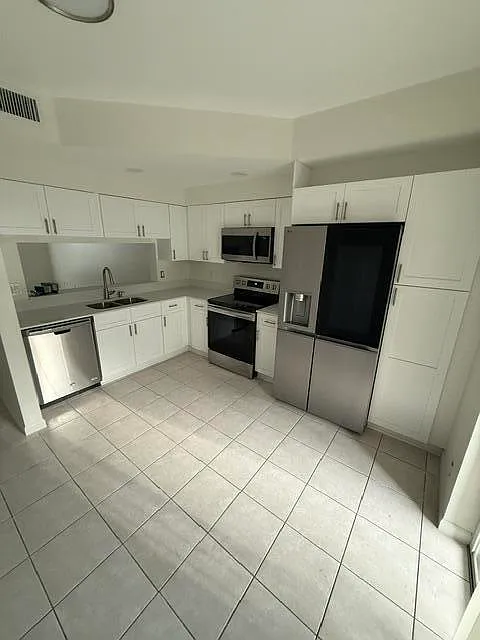 3 bed, 2.5 bath, 1170 sqft, $2,800 — Photo 3