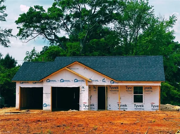 2243 Melfield Dr, Haw River, NC 27258