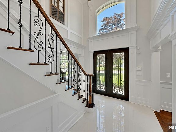 3rd image of 697 Terrace Dr