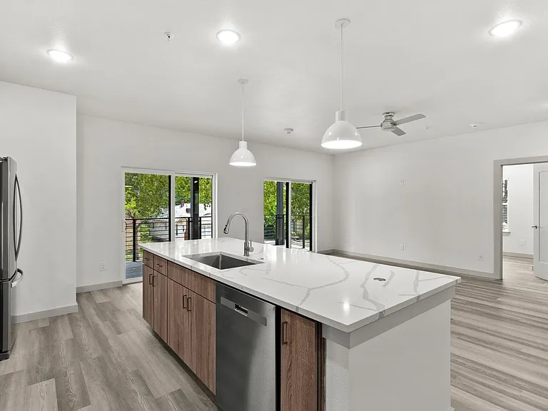 3136 Cockrell — Photo 15