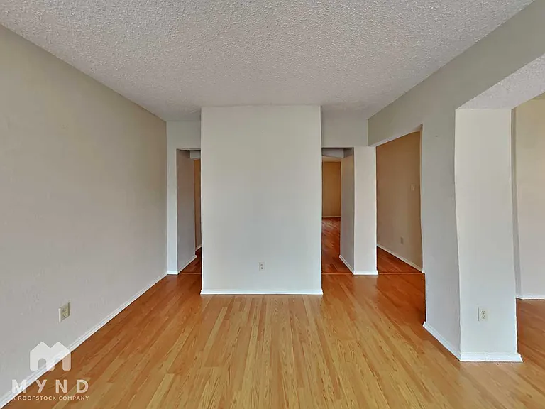3205 Meadowview Dr — Photo 6