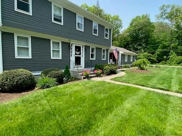 36 Larchwood Dr, Cumberland, RI 02864