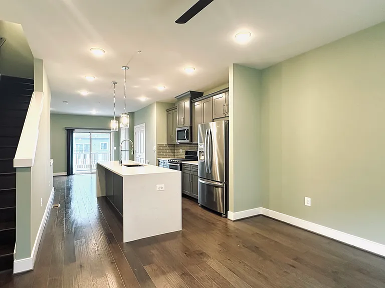 1009 Rockwell Ave — Photo 16