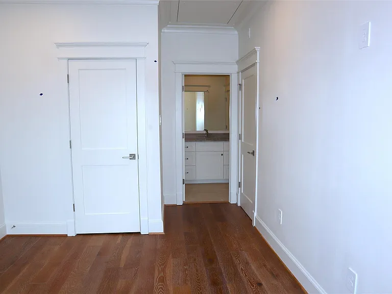 1836 Cortlandt St — Photo 10