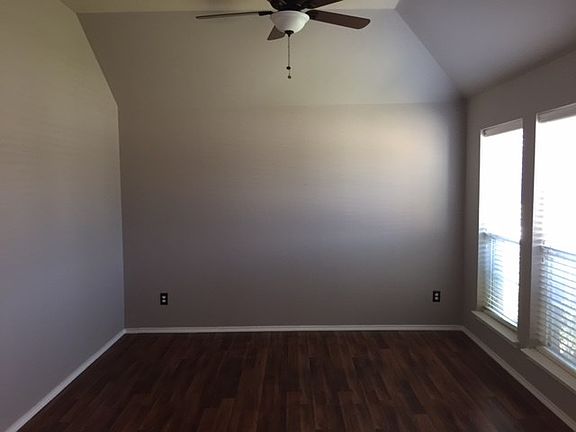 3rd image of 308 Glenview Dr
