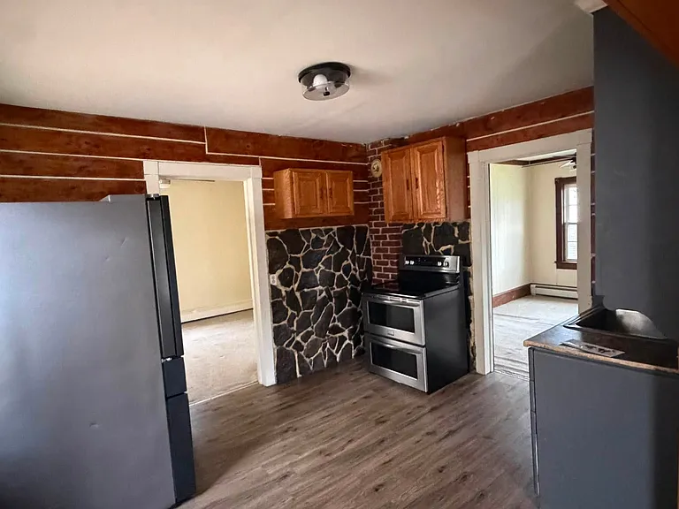 305 West Aly — Photo 1