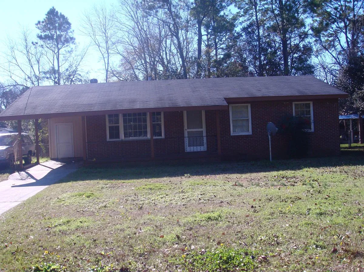 95 Ravenwood Way photo 1