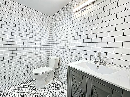 4th image of 1167 Dean St #1