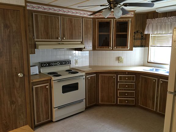 3rd image of 376 NE Jade Cir