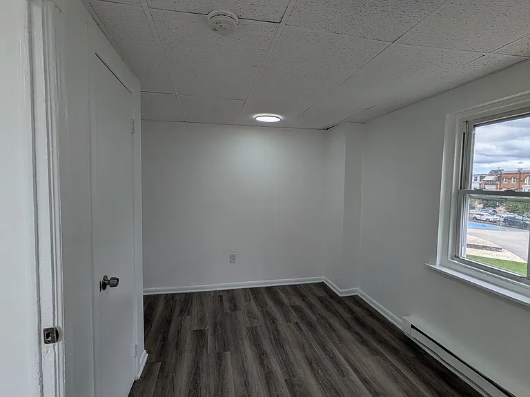 628 N 6th St #4 — Photo 11