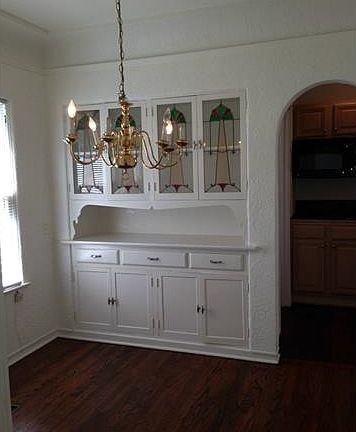 breakfast room