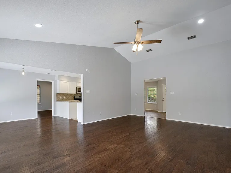 6307 Smith Oak Trl — Photo 8