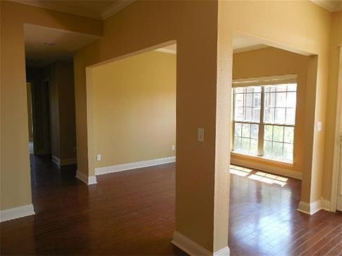 4th image of 3415 Linda Ln