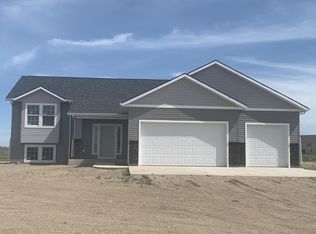 5994 Juniper Dr NW, Williston, ND 58801