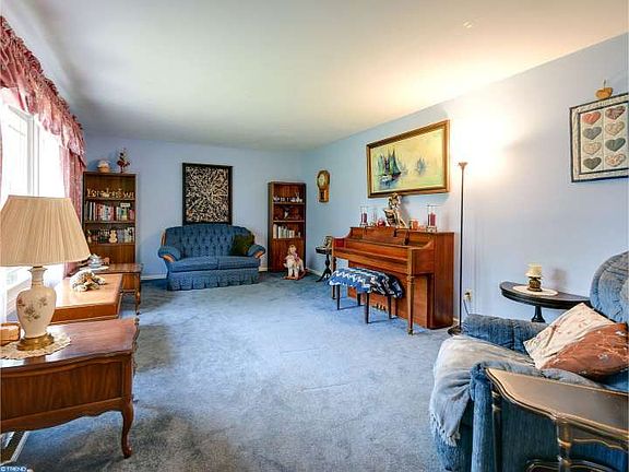 5th image of 924 Noble Dr