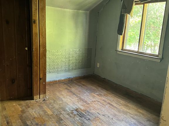 4th image of 4631 Oak St