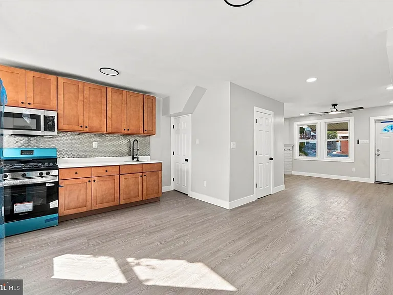 5840 Crittenden St — Photo 6
