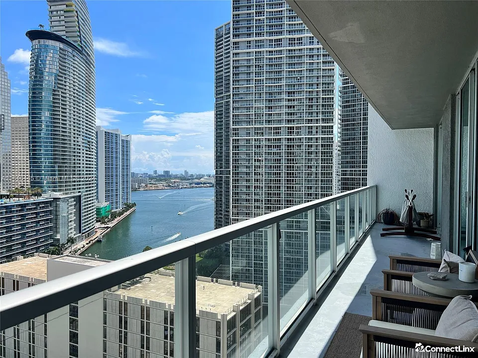 55 SE 6th St #2305