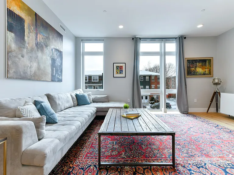 170 W Broadway #204 — Photo 10