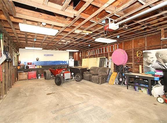 5th image of 826 E Ferguson Ave