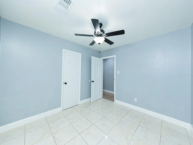 823 Parkhill St — Photo 21