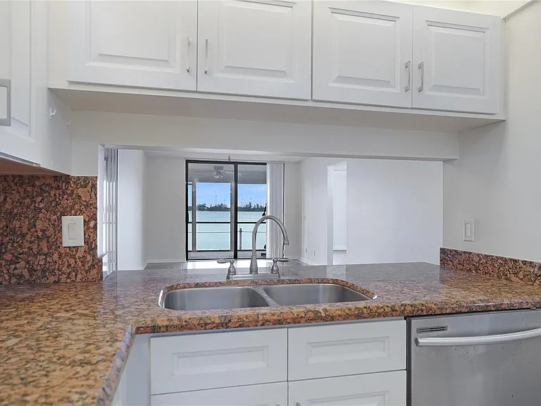 109 Lake Emerald Dr #110 — Photo 4