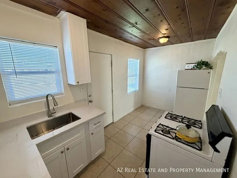 925 E Turney Ave #3 — Photo 5