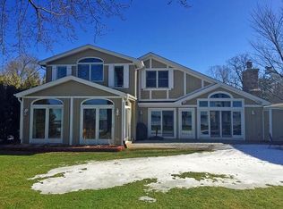 W384N6087 Nokoma Dr, Oconomowoc, WI 53066