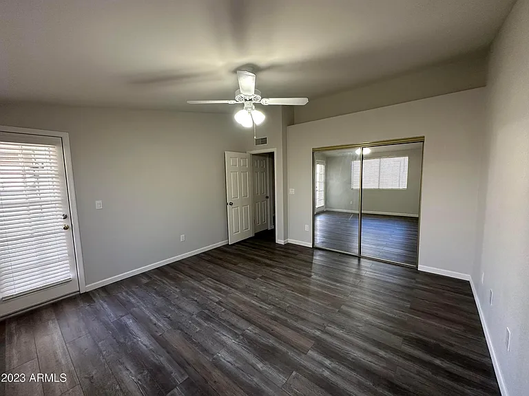 314 E Hartford Ave — Photo 15