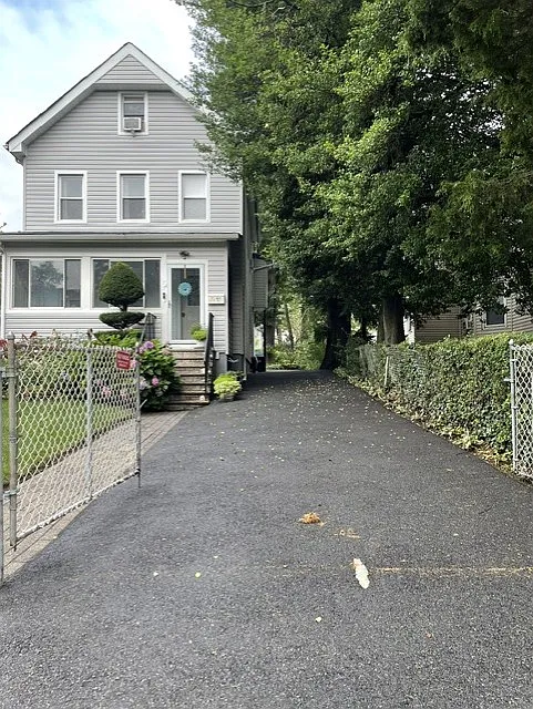 2 bed, 750 sqft, $3,300 — Photo 3