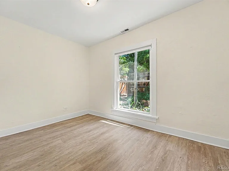 2061 S Pearl St — Photo 10