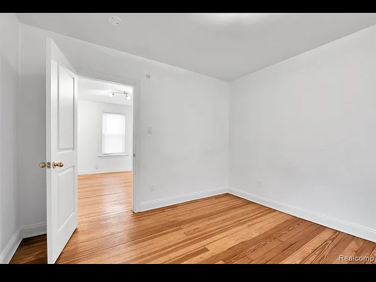 3166 Hanley St — Photo 4