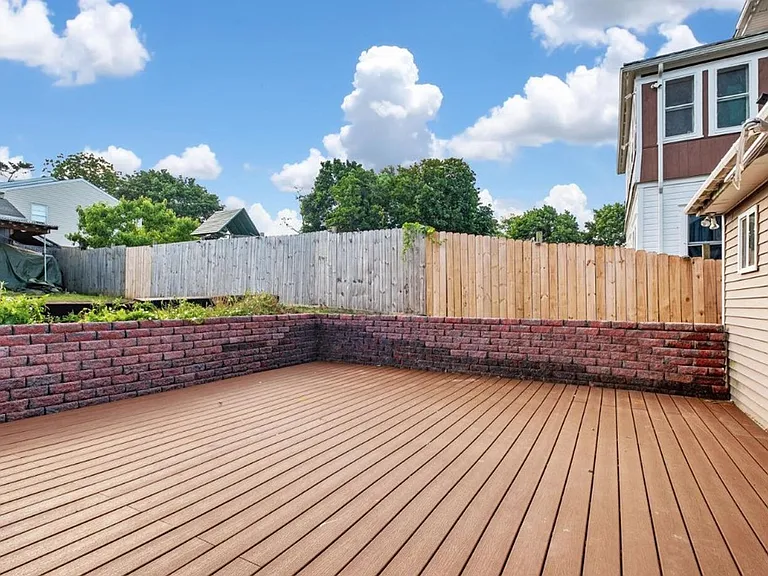 25 N Maple Ave — Photo 12
