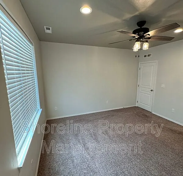 511 Diamond Lake St — Photo 32