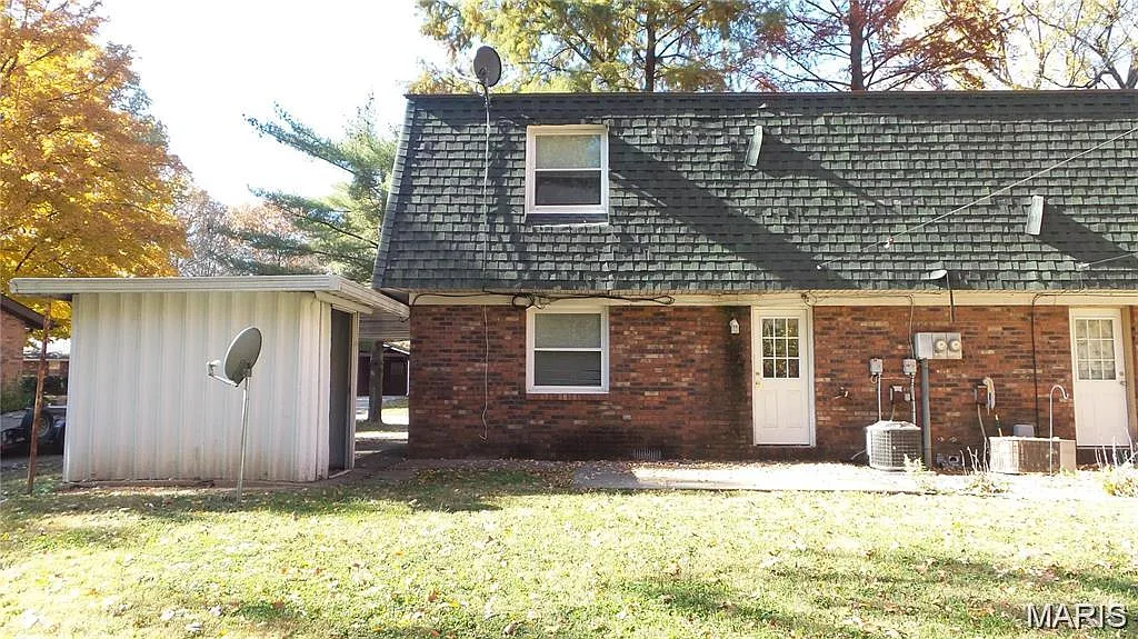 3 bed, 2.0 bath, 1428 sqft, $1,200 — Photo 2