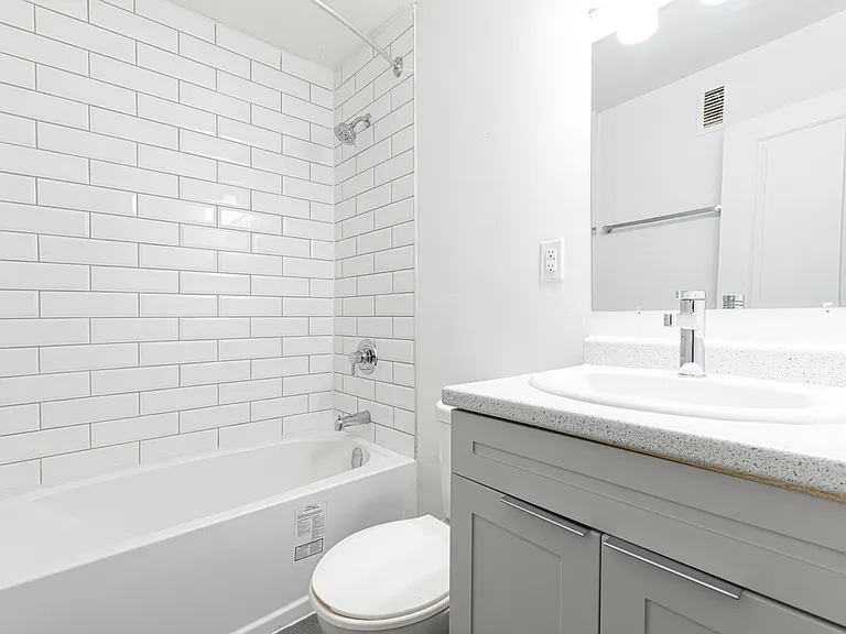 135 Connaught Ave — Photo 7